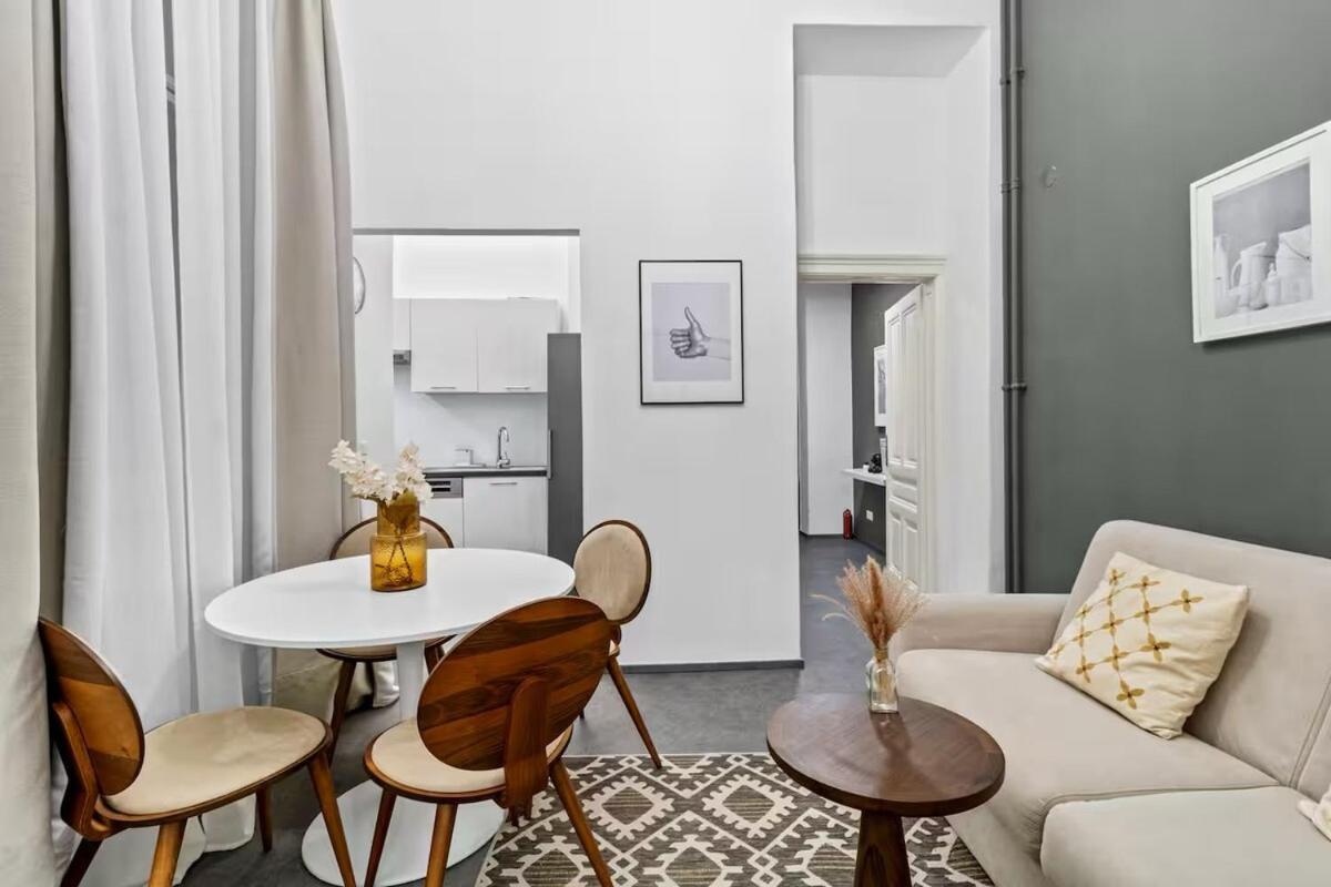 Center I At Stadtpark I 1 Minute To Metro Apartment